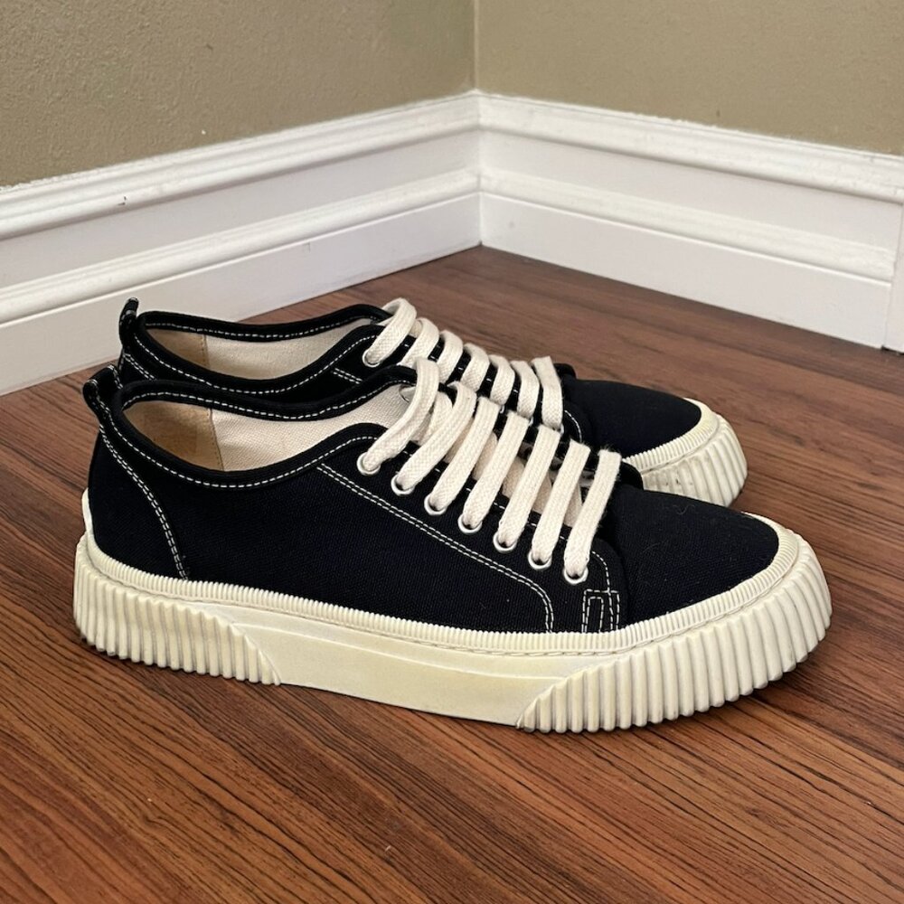 AMI Paris Women's Black and Navy Sneakers